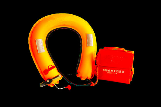 Dispositivo di soccorso in acqua a tiro a mano